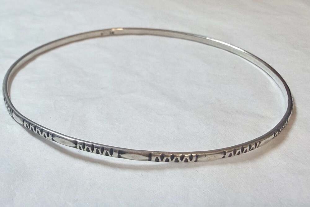 Vintage 925 Sterling Silver Zig Zag V Patterned Bangle Bracelet Size 7.5 Marked